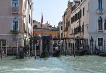 Traghetto di Santa Sofia sul Canal Grande, va alla Pescheria