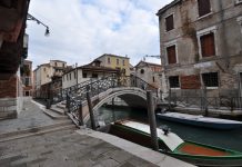 Rio de San Zan Degolà, nel Sestiere di Santa Croce