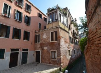 Elenco delle targhe commemorative pubblicamente visibili a Venezia e nelle isole del suo estuario
