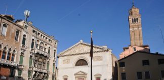 Cippo porta pennone di Campo San Maurizio