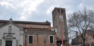 Cippo porta pennone di Campo San Nicolò dei Mendicoli