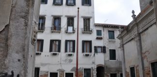 Cippo porta pennone di Campo de la Scuola