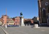 Cippo porta pennone di Campo Santi Giovanni e Paolo (verso il monumento al Colleoni)