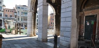 Fontana in Campo de la Pescaria, nel Sestiere di San Polo