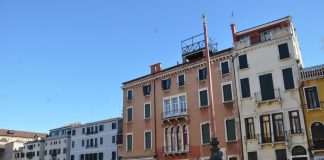 Pilone porta pennone di Campo San Stefano