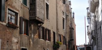 Cippo porta pennone di Fondamenta Corner Zaguli