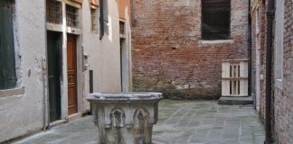Pozzo in Corte Barbarigo, nel Sestiere di San Marco