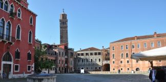 Pozzo in Campo Sant’Anzolo (verso Calle del Cafetier), nel Sestiere di San Marco