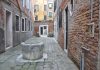Pozzo in Corte de le Pizocare, nel Sestiere di San Marco