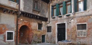Pozzo in Corte Barzizza, nel Sestiere di San Polo