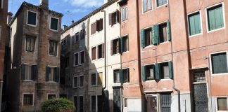 Pozzo in Corte del Forno Vechio o Morosina, nel Sestiere di San Marco