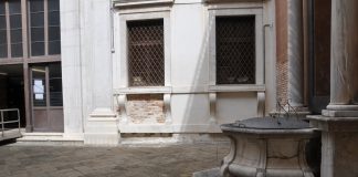 Pozzo nella corte del Palazzo Grimani, nel Sestiere di San Marco