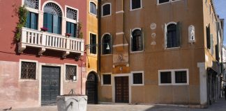 Pozzo di Campo San Trovaso (verso il Ponte de San Trovaso), nel Sestiere di Dorsoduro