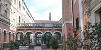 Pozzo nella corte del Monastero degli Ognissanti, nel Sestiere di Dorsoduro