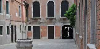 Pozzo in Corte Canal (verso Sotoportego Nerini), nel Sestiere di Santa Croce