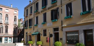 Pozzo in Campo Santa Marina (verso Calle del Frutariol), nel Sestiere di Castello