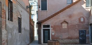 Pozzo in Corte del Remer, nel Sestiere di San Polo