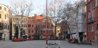 Pozzo in Campo San Giacomo da l’Orio (verso Calle de Mezo), nel Sestiere di Santa Croce