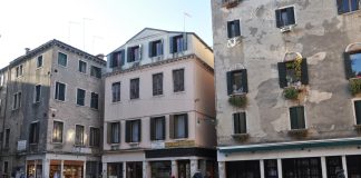 Pozzo in Campo Sant’Aponal, nel Sestiere di San Polo
