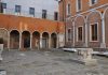 Pozzo nel secondo chiostro del Monastero dei Crociferi, nel Sestiere di Cannaregio