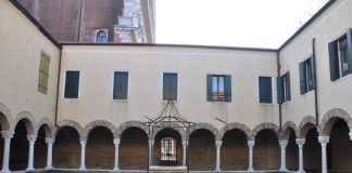 Pozzo nel primo chiostro del Convento di San Francesco della Vigna, nel Sestiere di Castello