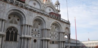 Pozzo in Piazzetta dei Leoni, nel Sestiere di San Marco