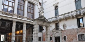Pozzo nella corte di Cà Pesaro, nel Sestiere di Santa Croce