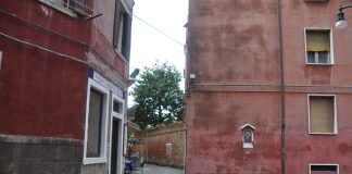 Capitello in Calle dei Ragusei, nel Sestiere di Dorsoduro