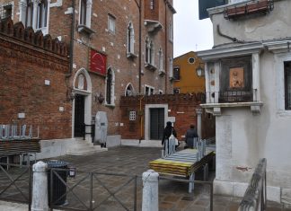 Capitello in Fondamenta del Tragheto, nel Sestiere di Dorsoduro