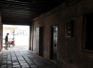 Capitello nel Sotoportego Nicoli, alla Giudecca