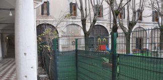 Capitello nel giardino della Scuola dell’infanzia Santa Teresa, nel Sestiere di Dorsoduro