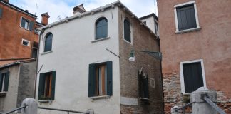 Capitello in Calle de le Turchete, nel Sestiere di Dorsoduro