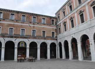 Capitello in Erbaria, nel Sestiere di San Polo
