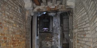 Capitello in Calle de l’Ogio (sottoportico privato), nel Sestiere di San Polo