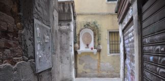 Capitello in Calle del Perdon, nel Sestiere di San Polo