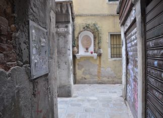 Capitello in Calle del Perdon, nel Sestiere di San Polo