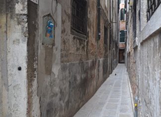 Capitello in Calle de Cà Muti, nel Sestiere di San Polo