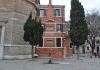 Il Battesimo di Gesù, bassorilievo in Campo San Polo, nel Sestiere di San Polo
