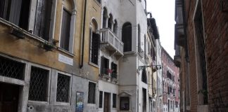 Capitello in Rio Terà Sant’Antonio, nel Sestiere di San Polo