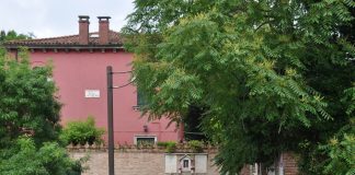 Capitello sul Ponte Novo de Santa Marta, nel Sestiere di Dorsoduro
