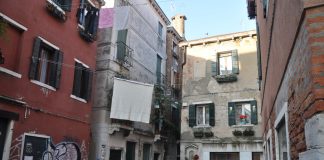 Capitello in Rio Terà San Vio, nel Sestiere di Dorsoduro