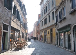Capitello in Calle Larga dei Bari, nel Sestiere di Santa Croce