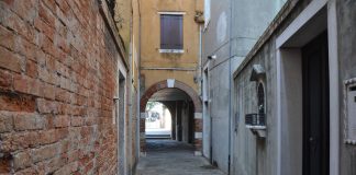 Capitello in Calle dei Lavadori, nel Sestiere di Santa Croce