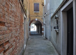 Capitello in Calle dei Lavadori, nel Sestiere di Santa Croce
