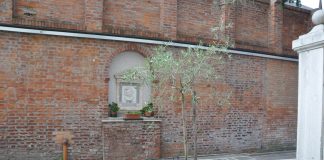 Capitello in Ramo dei Scalzi, Giardino mistico, nel Sestiere di Cannaregio