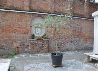 Capitello in Ramo dei Scalzi, Giardino mistico, nel Sestiere di Cannaregio