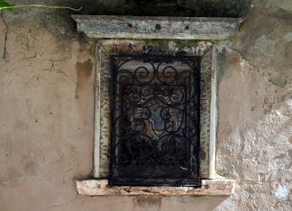 Capitello in Calle Larga de le Chiovere, nel Sestiere di San Polo