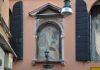 La Madonna del Carmelo, nel tabernacolo (capitèło) in Crosera San Pantalon, nel Sestiere di Dorsoduro