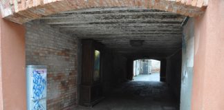 Capitello nel Sotoportego Santi, nel Sestiere di Dorsoduro