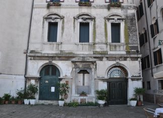 Capitello in Campo San Simeon Picolo, nel Sestiere di Santa Croce